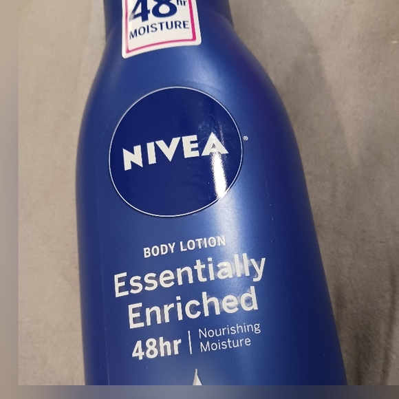 NEW! Nivea Essentially Enriched Body Lotion-13.5oz - Picture 2 of 7